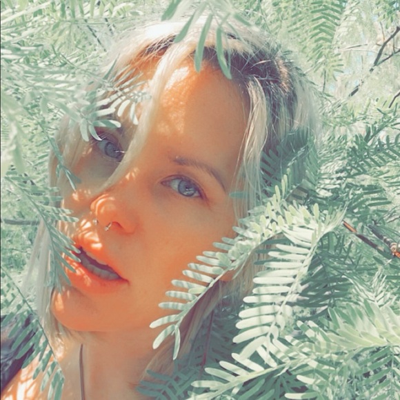 ❤ Welcome to my closet! ❤ I LOVE REASONABLE OFFERS - Picture 2 of 5